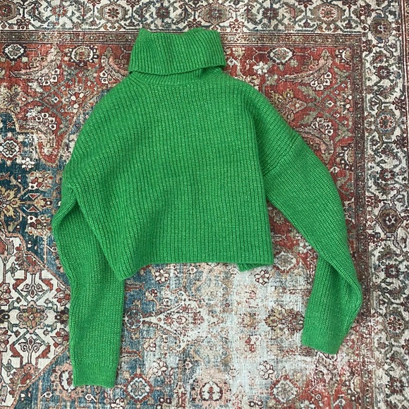 New Look Sweaters - Cropped green turtleneck
